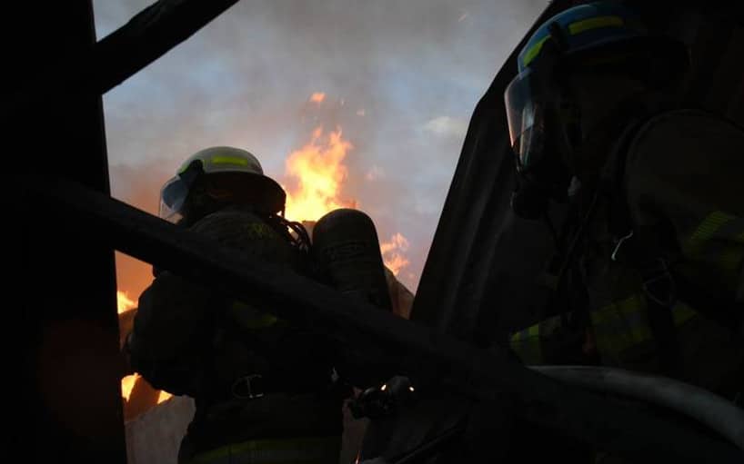 Incendio consume maderería en Tonalá